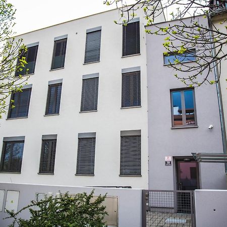 Black Field Apartment Brno Eksteriør billede