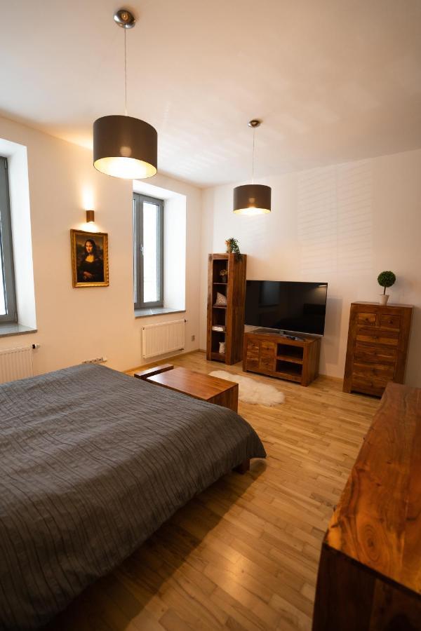 Black Field Apartment Brno Eksteriør billede
