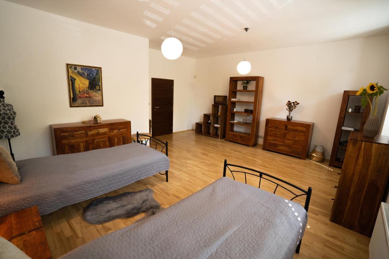 Black Field Apartment Brno Eksteriør billede