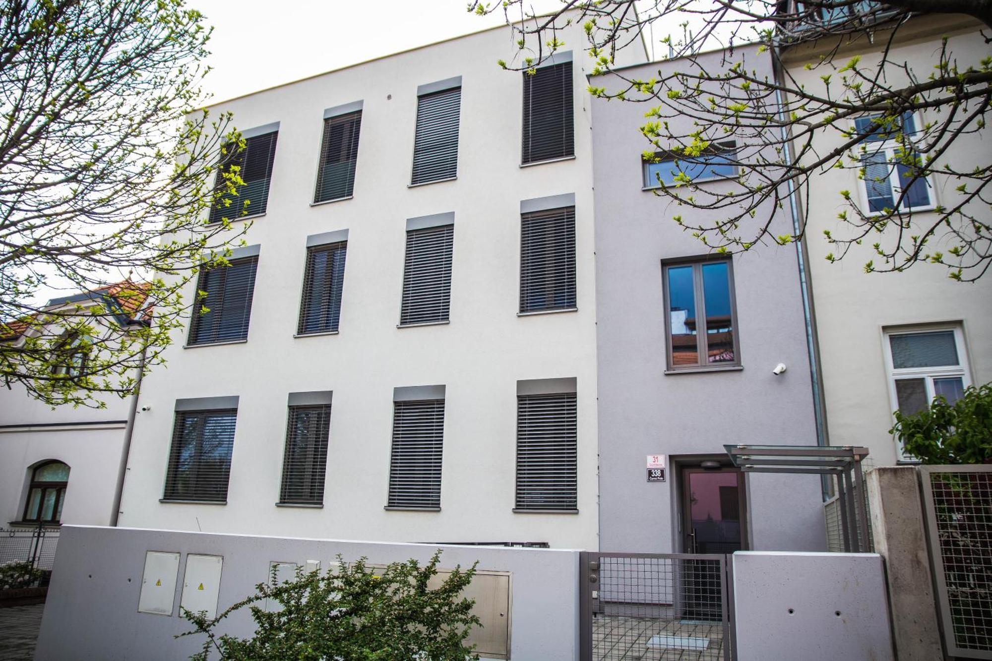 Black Field Apartment Brno Eksteriør billede